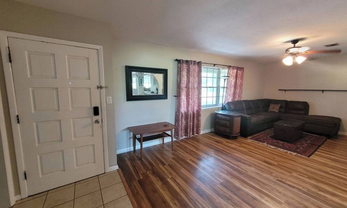 Lake Lorraine House | Shalimar Home- Enclosed Patio/Deck/Garage