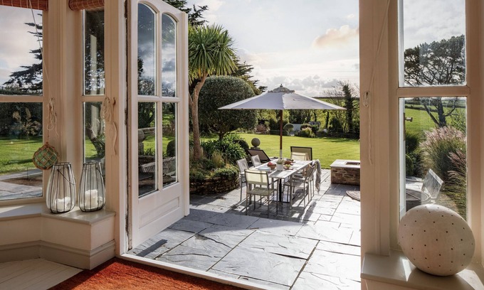 Rock House | Shalmar Hollow - Rock - sleeps up to 12 - perfect for family groups