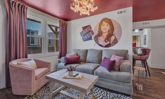 Buena Vista Apartment | Shania Twain Themed Apartment!