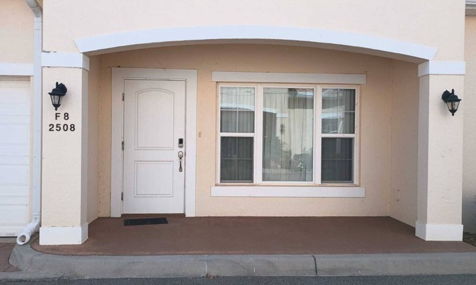 Tavares Condo | Shantiniketan F 8/2508/50 minutes to the Disney 2 mile to down town Tavares.