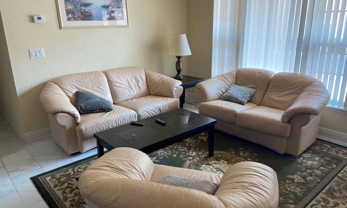 Tavares Condo | Shantiniketan H 5 /2705 /50 minutes to the Disney 2 mile to down town Tavares.