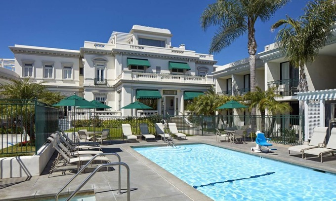 Coronado Hotel | Share a Grand Experience! 4 Upscale Units Near Coronado Bridge! Pool, Parking!