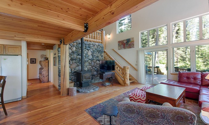 McCall House | Sharlies Nest - Second Tier Lake Home - Neighborhood Private Shoreline Access