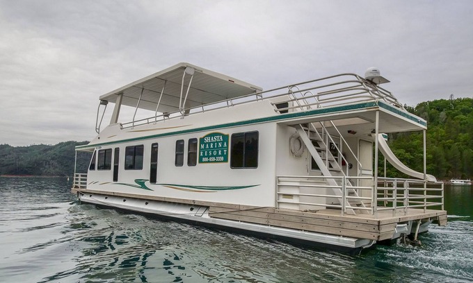 Lakehead Boat Rental | Shasta Marina's Mirage II houseboat