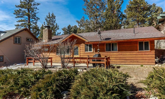 Whispering Forest House | Shasta Mountain Cabin - 1916 by Big Bear Vacations