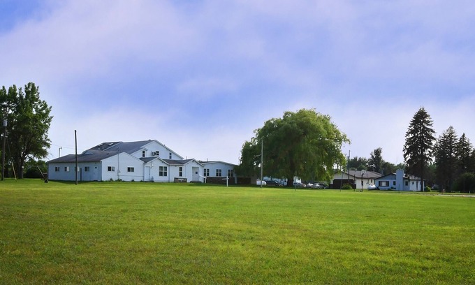 Deford Condo | Shay Lake 3-bedroom unit and clubhouse