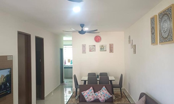 Kampung Kedai Lalat House | Shazz Homestay by Paradigma