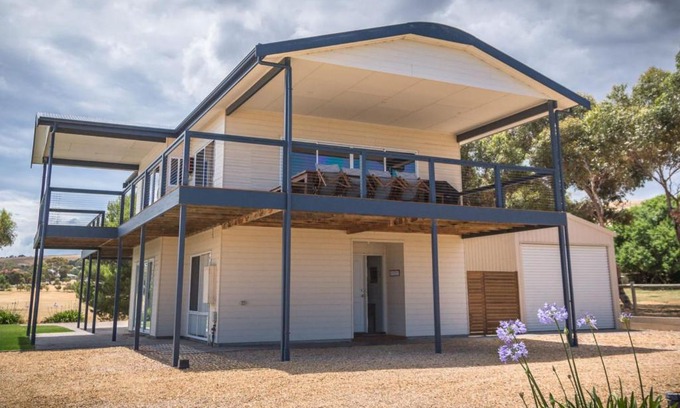 Carrickalinga House | Shearers Rest 5 Davey Road