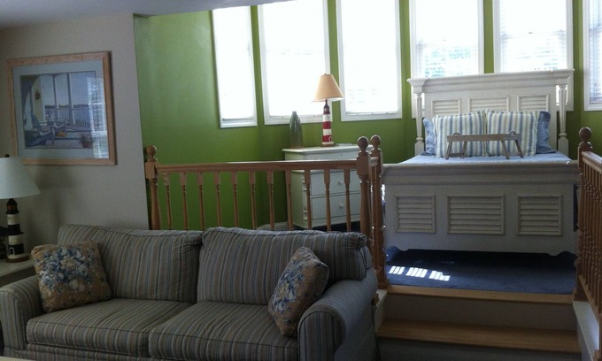 Edgecomb Apartment | Sheepscot Harbour Studio #308