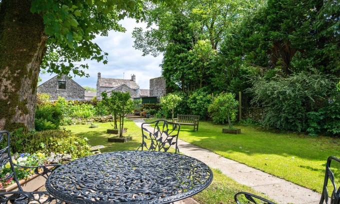 Monyash Apartment | Sheldon Barn - Two Bedroom Apartment, Sleeps 4