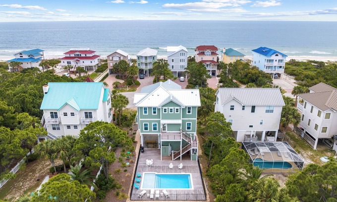 Plantation House | Shell Yea: 5 Bedroom Beach View Home in the Plantation- Sleeps 10, Private Pool