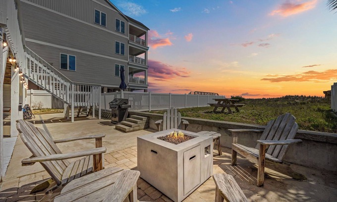 North Myrtle Beach House | Shell Yeah Oceanfront Casa*Heated Pool*Firepit*Bar