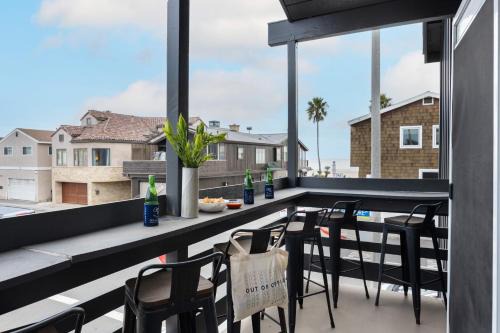 West Newport House | Shelly by AvantStay Steps to the Beach Deck w Ocean Views 5BDR