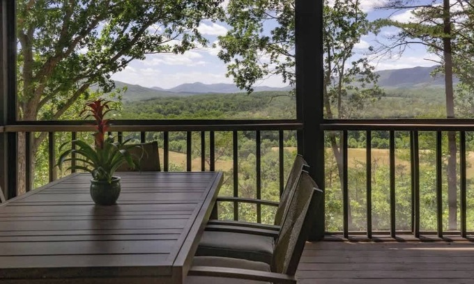 Goshen House | Shenandoah Retreat Su
