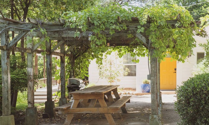 Sonora House | Shepherd Historic Retreat