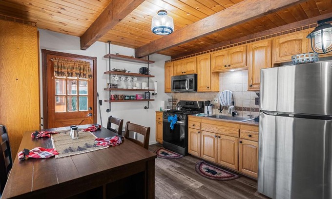 Woodlands House | Shepherd's Cabin - Gambrel cabin, spacious while still being cozy and inviting! cabin