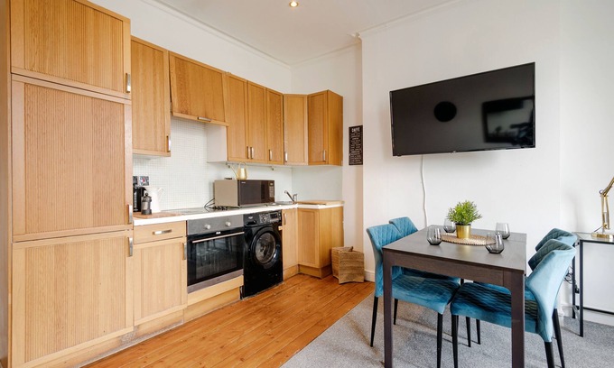 Shepherd's Bush Apartment | Shepherds Bush