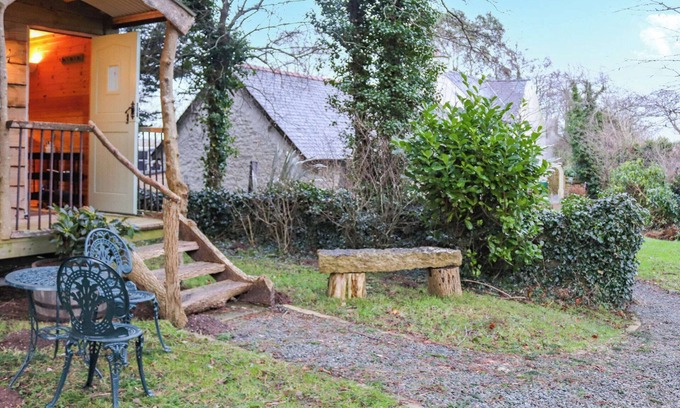 Llangefni Cottage | Shepherds Hut One - UK48784
