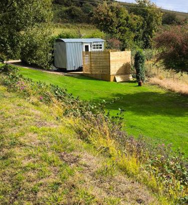 Weymouth Other | Shepherds hut with Hot Tub pet friendly