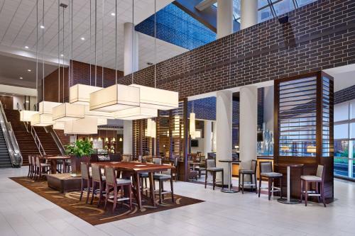 Indianapolis Hotel | Sheraton Indianapolis Hotel at Keystone Crossing
