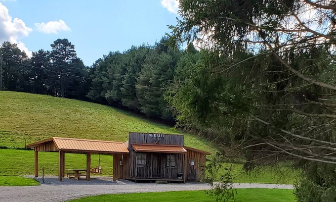 Wellston Cabin | SHERIFF OFFICE at Possu. Hollow cabins