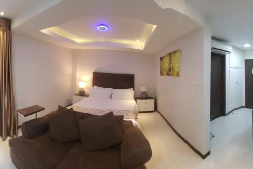 Malabanias Apartment | Sheryll Escapes - 218 La Grande, modern studio with hotel amenities!