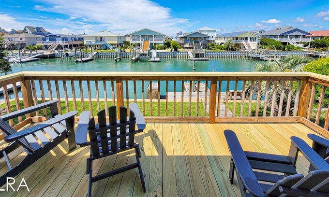 Topsail Beach Cottage | Shiloh - Formerly Margaritaville - Renovated Canal Front Cottage with Dock!