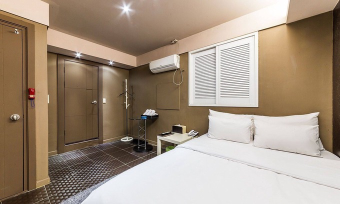Sinchon-dong Hotel | Shinchon Chic