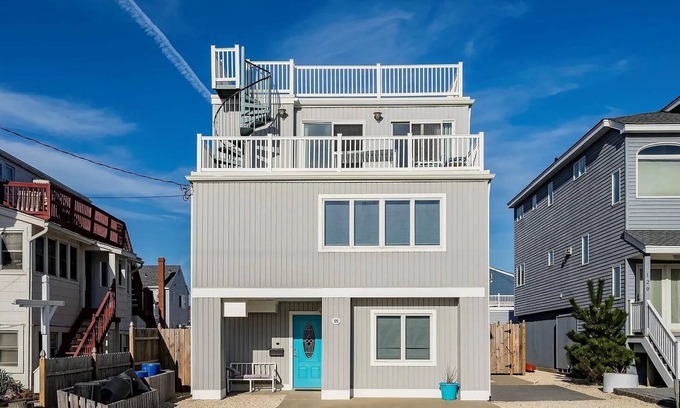 Ship Bottom House | Ship Bottom LBI 4 Bedroom Home with pool and ocean views- 1 house from the beach
