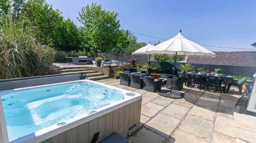Croyde House | Shippenrill Croyde - Sleeps 14 - Hot Tub option - Stylish Home with fire pit, table tennis & dog friendly