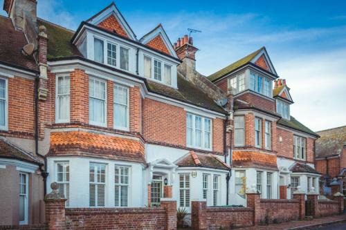 Meads Apartment | Shipside - spacious, stylish patio garden flat
