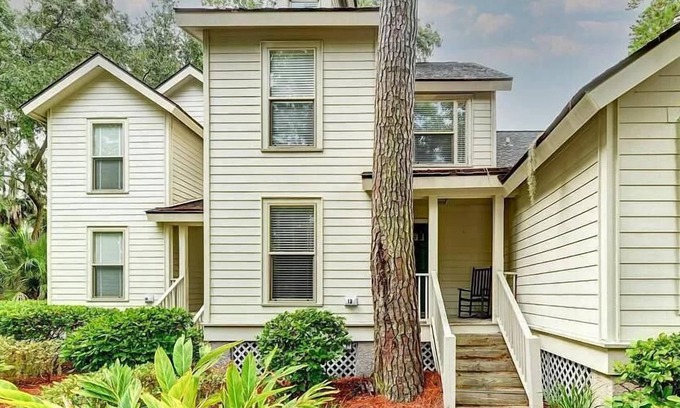 Shipyard Plantation Cottage | Shipyard Cottage - Private Beach & Golf! Pet Friendly! Free beach chairs,towels.