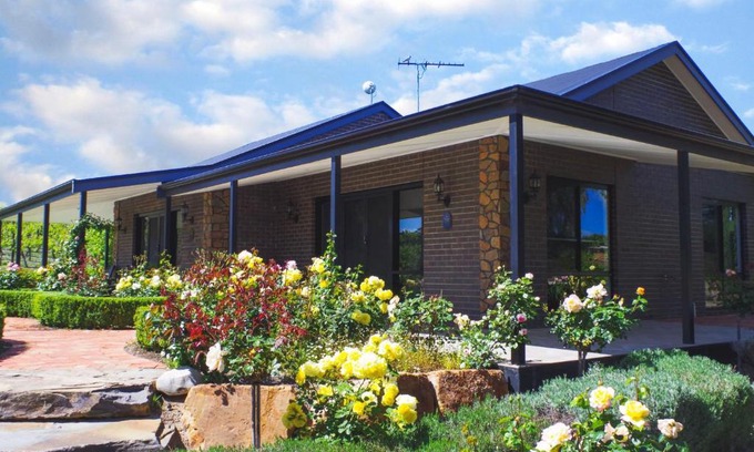 Rowland Flat Ski Chalet | Shiraz Cottage - A Vineyard Retreat in Barossa Valley