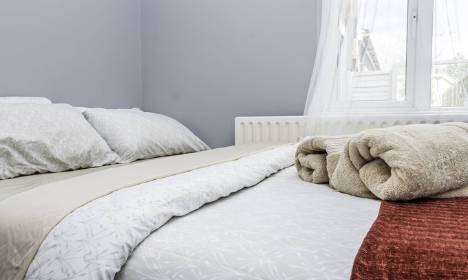 Southampton House | Shirley House 2 Guest House Self Catering by Southampton General Hospital