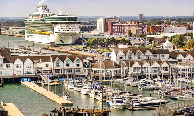 Southampton House | Shirley House Self Catering Guest House, 5 min Drive to Cruise Ship Terminals and City Centre