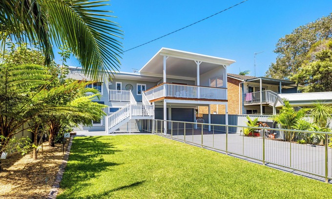 Shoal Bay House | Shoaly House & Shoaly House Cottage-perfect for multiple families or weddings.