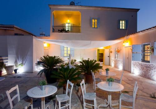 Dherynia Hotel | Shongas Inn