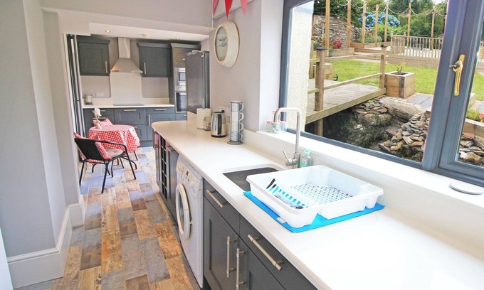 Pentrefelin Cottage | Shooting Star Cottage