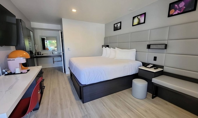 Newhall Resort | Shopping Spree at Westfield Valley Fair Shopping Mall and Santana Row! Parking