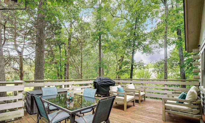 Bowling Green House | Shore To Please Cabin - Lk Wylie - 22 Mins. from Carowinds - Private Dock - BBQ - Fire pit - Pets Ok