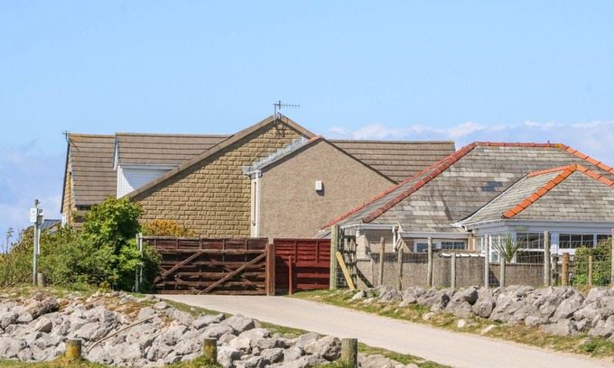 Morecambe Cottage | SHOREFIELDS ONE, pet friendly, country holiday cottage in Heysham