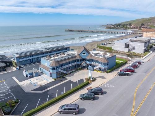 Cayucos Hotel | Shoreline Inn.on the beach