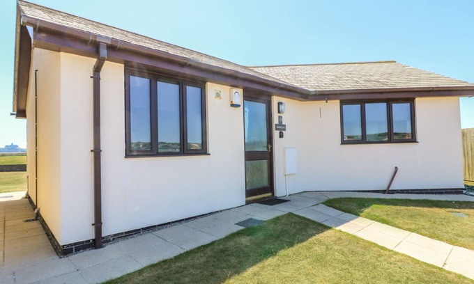 Longrock House | SHORELINE, pet friendly, country holiday cottage in Marazion