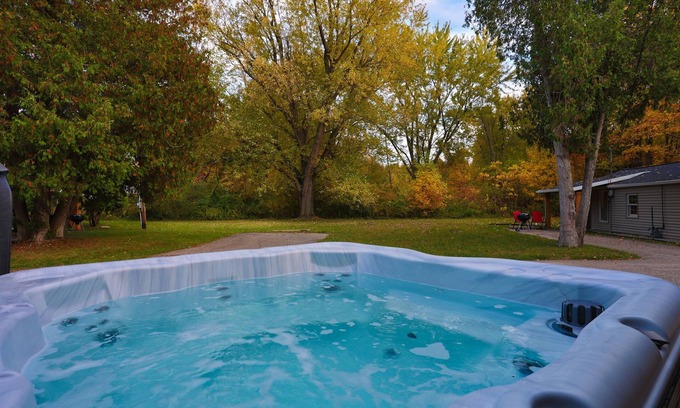 South Haven Cabin | Shores-Pickleball Ct | Hot Tub (Shared) | 2.5 Acres | Dog OK | Fire Pit