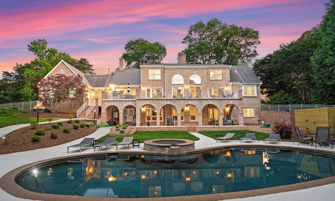 Huntersville House | Shoreway Cove by AvantStay | Waterfront, Pool, Dock