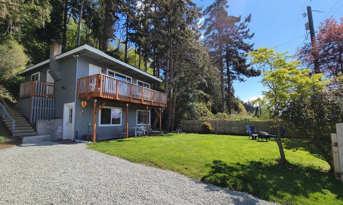 Lagoon Point House | Shorewood Cottage by AvantStay | Walk to the Beach