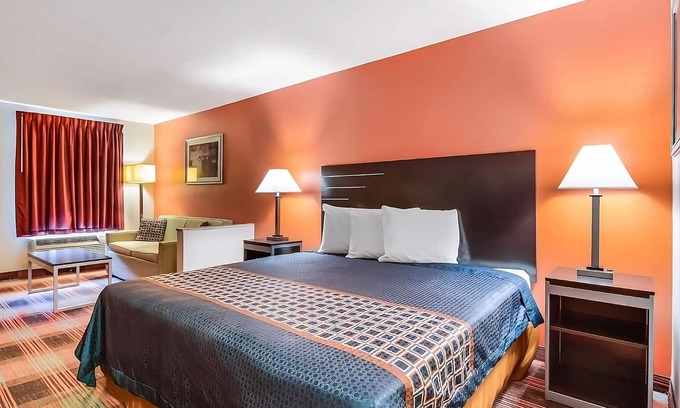Mableton Hotel | Short Drive to Georgia Aquarium and CNN Center! Free Onsite Parking