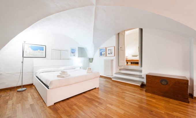 San Niccolo Apartment | Short-let Florence Pontevecchio Suite