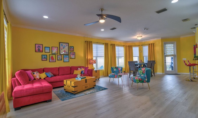 Lake Sarasota House | SHORT/LONG TERM RENTAL 3/2 HEATED POOL/UPDATED FLOORS 15 mins to Siesta Key.