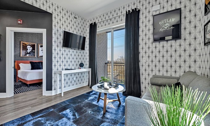 Hadley - Washington Condo | Short uber to Broadway at The Outlaw, Free Parking